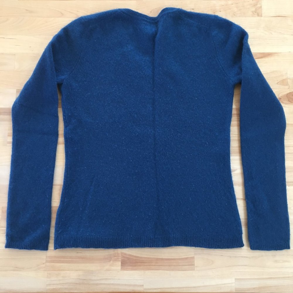 Tahari 100% Cashmere Sweater - Picture 2 of 6